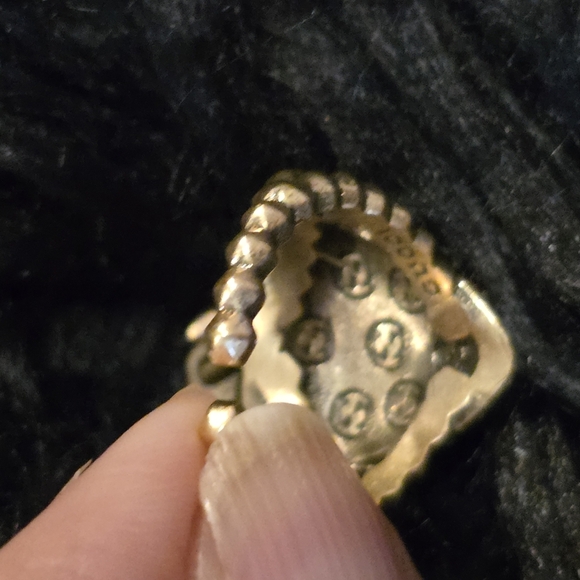 Gucci 18kgo Elegant Red Strawberry Ring - Picture 7 of 10